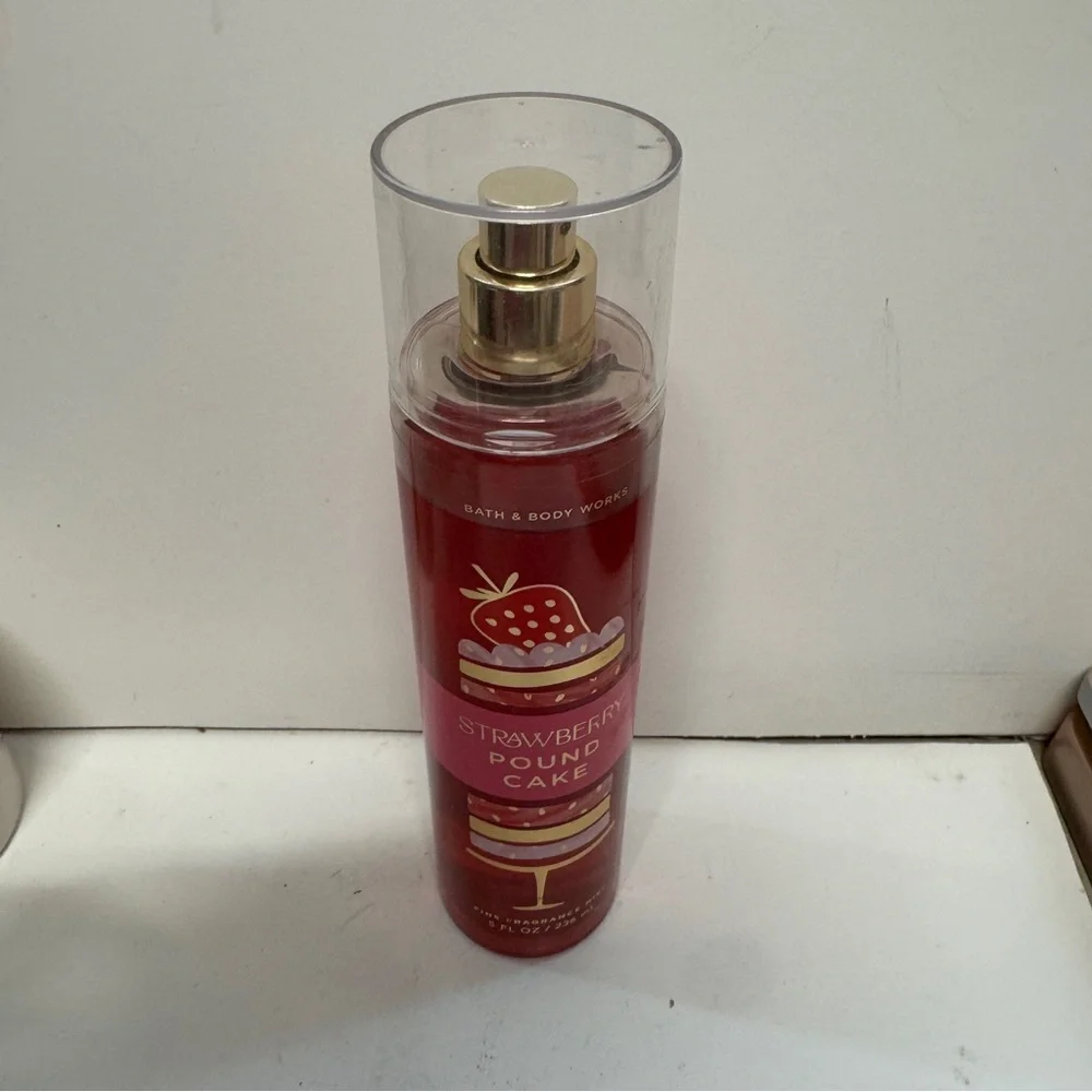 Bath Body Strawberry Pound Cake Mist 8OZ